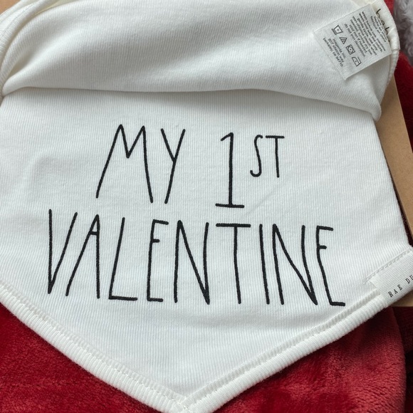 NWT RAE DUNN Valentine Bib Set - Picture 4 of 4